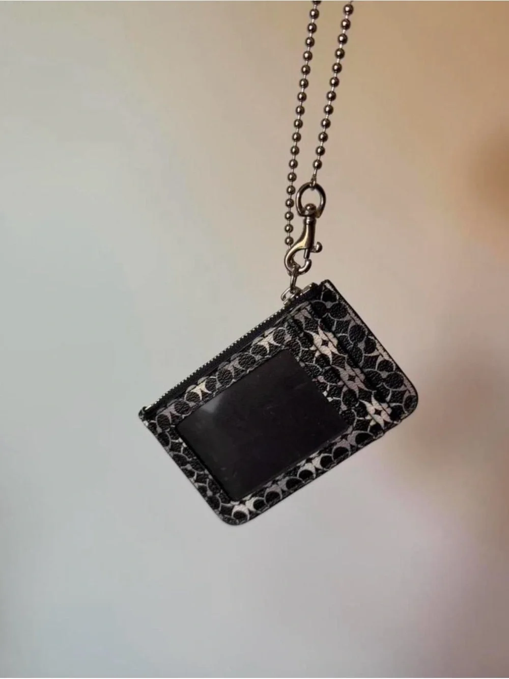 coach black & white signature pattern card holder with chain